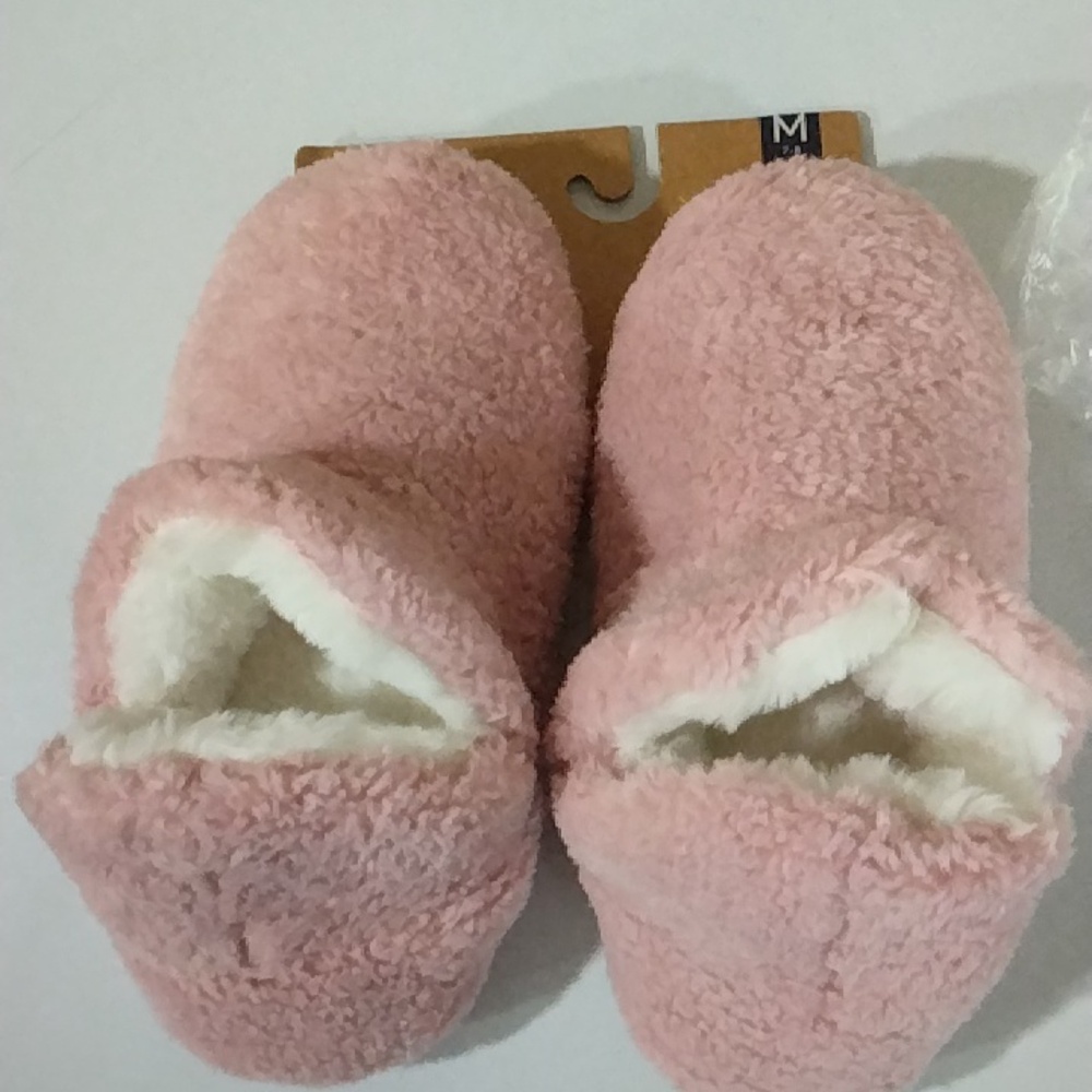 New With Tags Pink Color Memory Foam Slippers - Picture 2 of 16